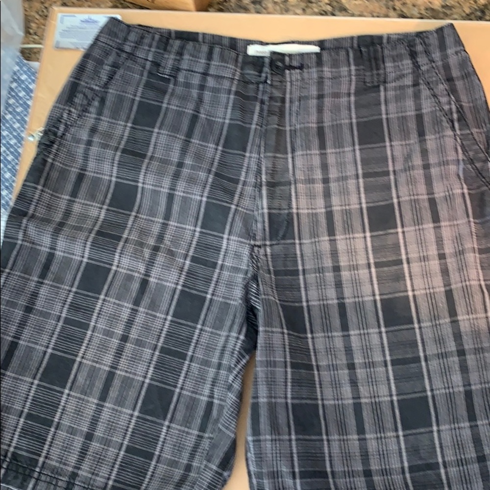 Perry Ellis Gray Plaid Cotton Shorts - 32